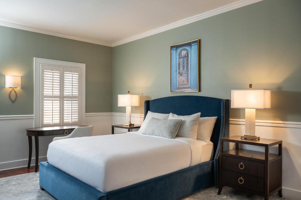 Standard Queen Room interior